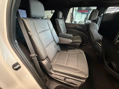 Used 2023 Cadillac Escalade Premium Luxury AWD/4WD image 34