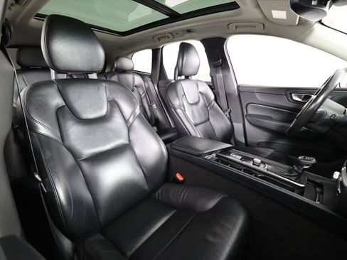 Used 2018 Volvo XC60 T5 Momentum w/ Vision Package image 25