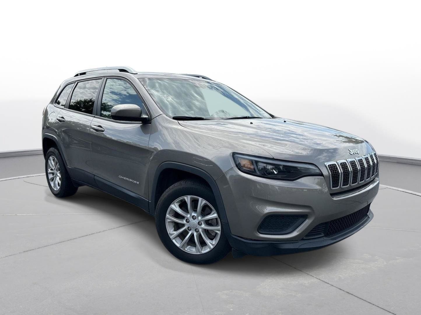 Used 2020 Jeep Cherokee Latitude FWD image 4