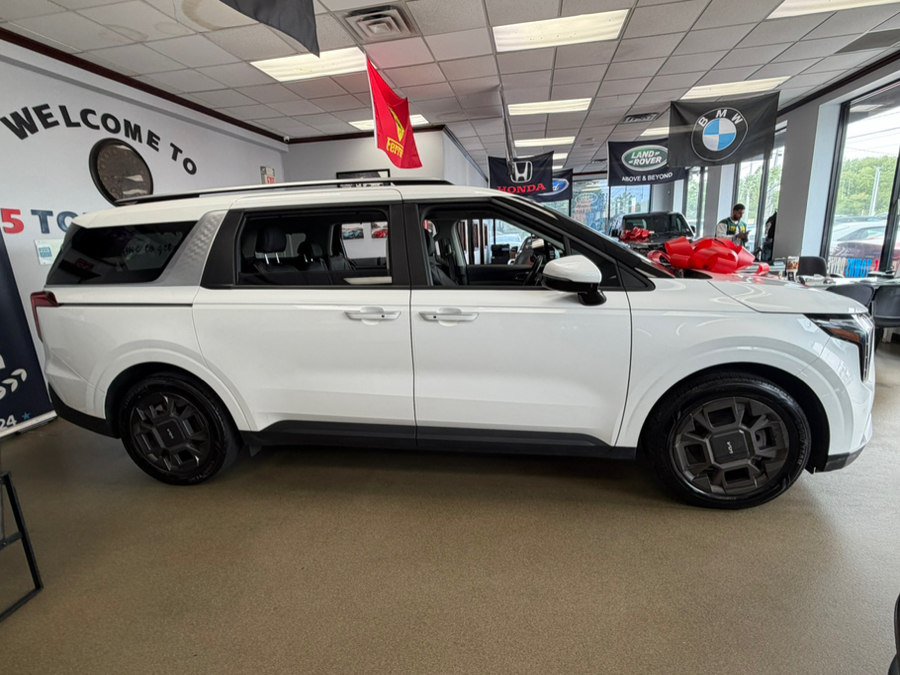 Used 2025 Kia Carnival EX FWD image 17