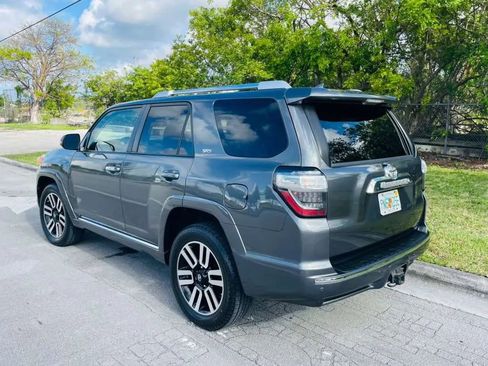Used 2011 Toyota 4Runner SR5 w/ Convenience Pkg RWD image 3