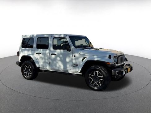 Used 2025 Jeep Wrangler Unlimited Sahara AWD/4WD image 2