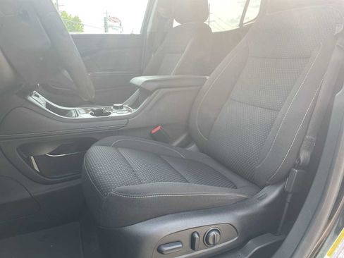 Used 2023 GMC Acadia SLE w/ Infotainment Package AWD/4WD image 19