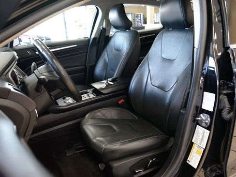 Used 2019 Ford Fusion Titanium image 2