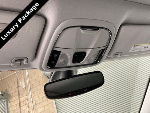 Used 2019 Jeep Cherokee Limited w/ Luxury Group image 32