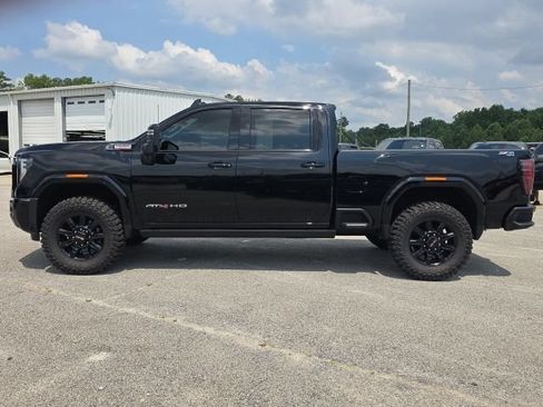 Used 2025 GMC Sierra 3500 AT4 w/ Technology Package AWD/4WD image 2