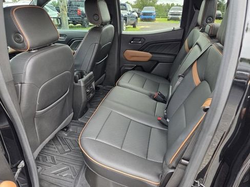 Used 2023 GMC Canyon AT4 w/ AT4 Premium Package AWD/4WD image 10