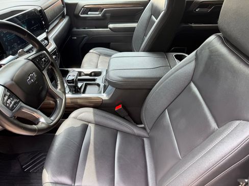 Used 2025 Chevrolet Silverado 1500 LT Trail Boss w/ LT Trail Boss Premium Package AWD/4WD image 9