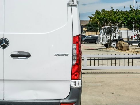 Used 2023 Mercedes-Benz Sprinter 2500 image 40