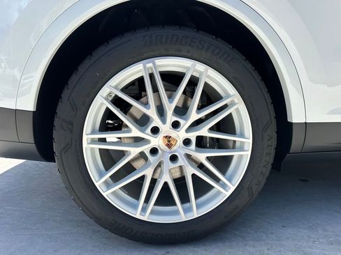Certified 2025 Porsche Cayenne image 40
