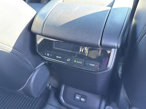 Used 2023 Toyota Highlander XSE image 17