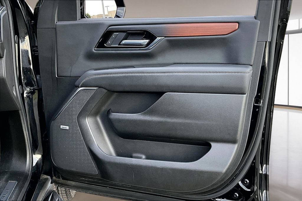 Used 2025 GMC Yukon Denali AWD/4WD image 19