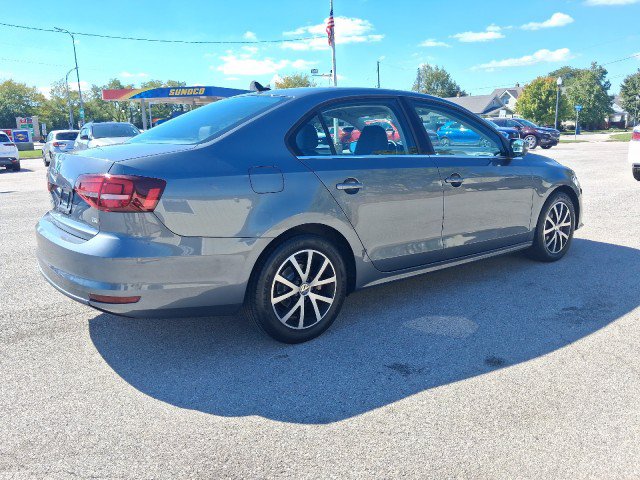 Used 2017 Volkswagen Jetta SE FWD image 4
