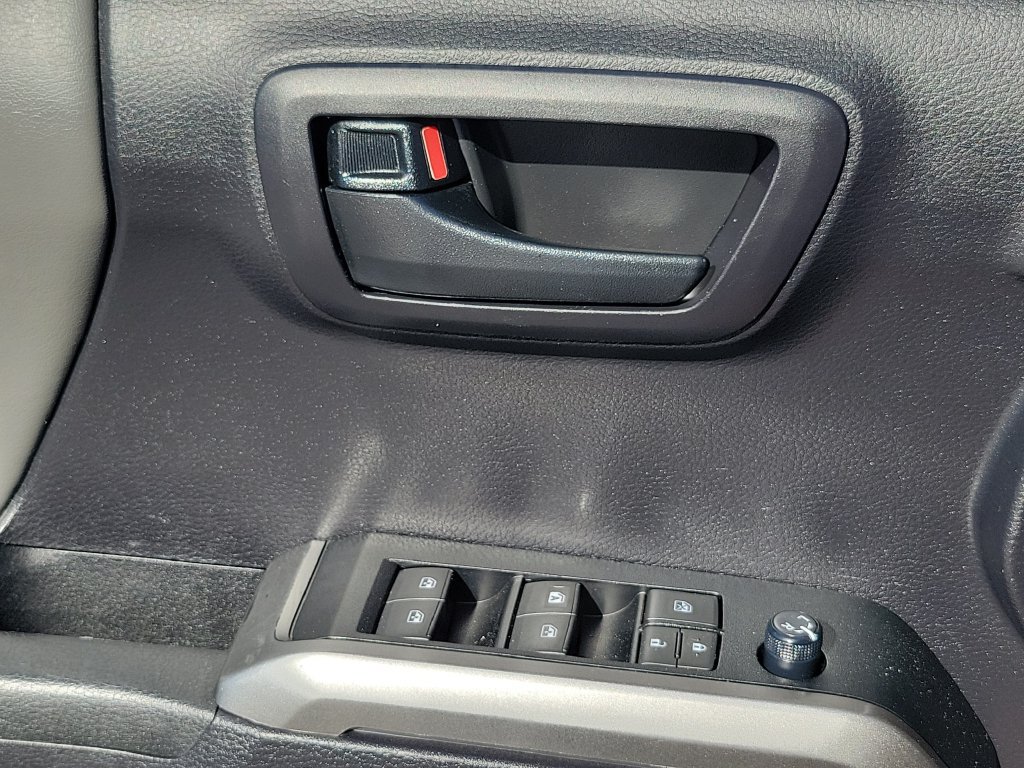 Used 2020 Toyota Tacoma SR5 RWD image 16