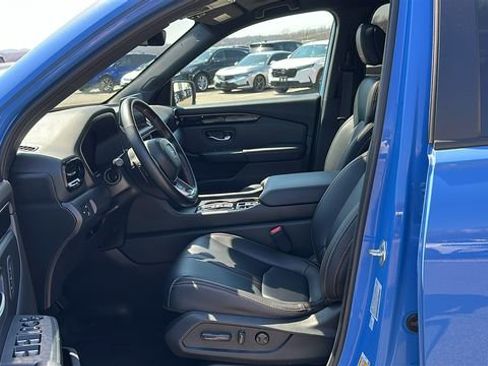 Used 2025 Honda Pilot TrailSport image 9