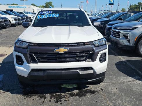 Used 2023 Chevrolet Colorado LT w/ LT Convenience Package II AWD/4WD image 2
