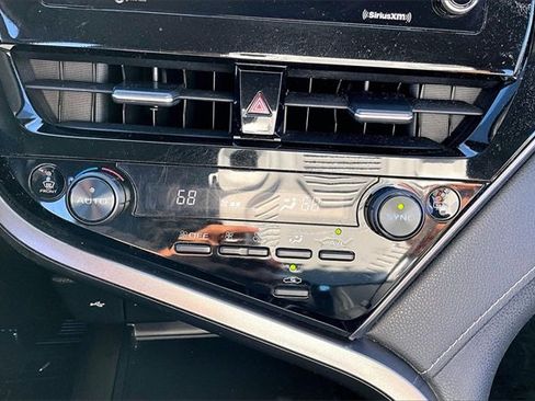 Used 2022 Toyota Camry SE image 14