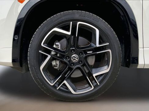 Used 2025 Volkswagen Tiguan SEL R-Line AWD/4WD image 9