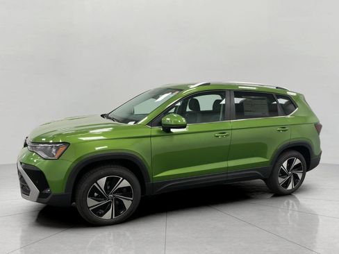 New 2025 Volkswagen Taos SE image 7