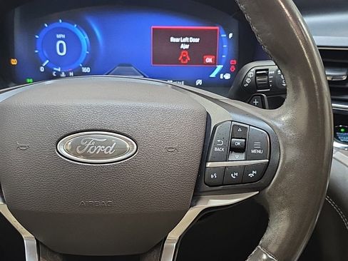 Used 2020 Ford Explorer Platinum w/ Premium Technology Package image 22