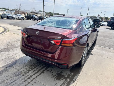 Used 2024 Nissan Altima 2.5 SV FWD image 5