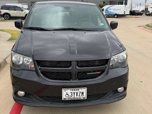 Used 2019 Dodge Grand Caravan GT FWD image 2