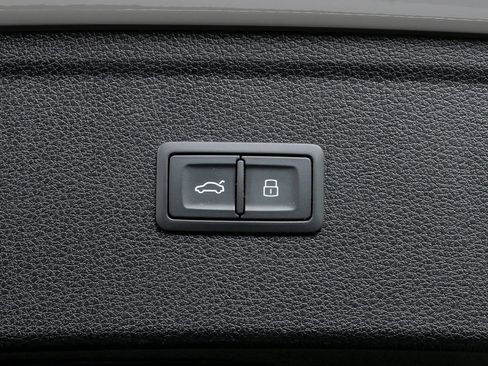 Used 2024 Audi Q5 e Premium w/ Convenience Package AWD/4WD image 30