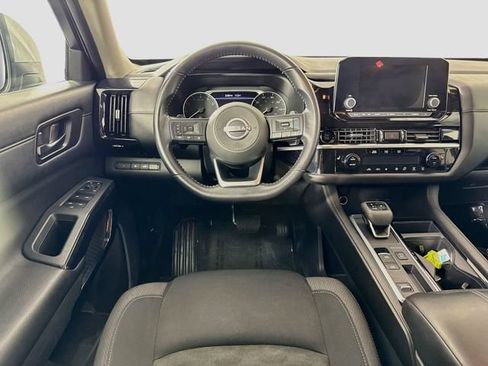 Used 2025 Nissan Pathfinder SV FWD image 21