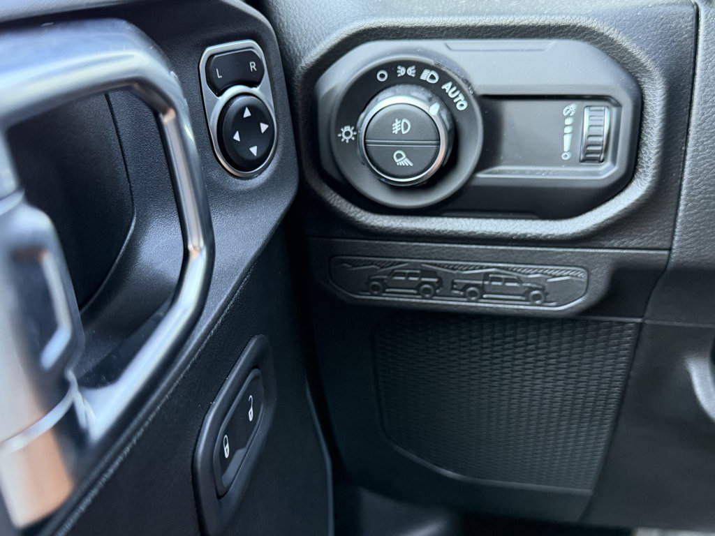 Used 2025 Jeep Gladiator Sport AWD/4WD image 21