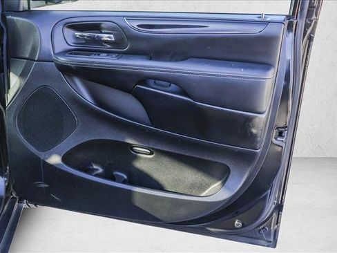 Used 2018 Dodge Grand Caravan SXT w/ Blacktop Package image 30