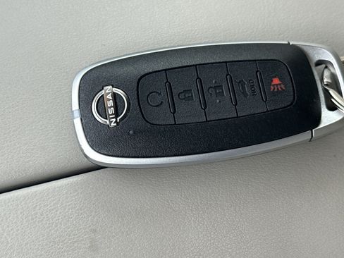 Used 2023 Nissan Rogue SL AWD/4WD image 35
