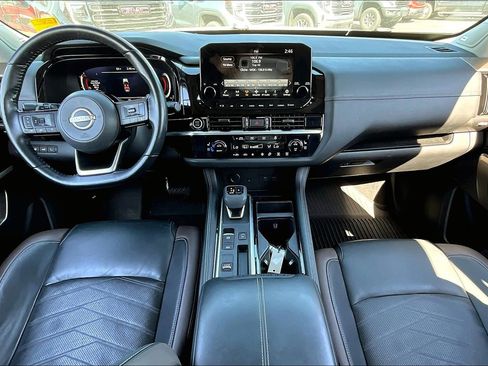 Used 2022 Nissan Pathfinder Platinum w/ Cargo Package image 15