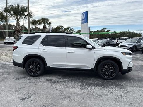 New 2025 Honda Pilot Touring image 6