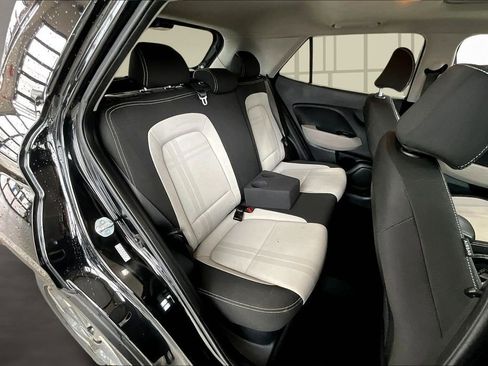 Used 2023 Hyundai Venue SEL w/ Cargo Package image 28