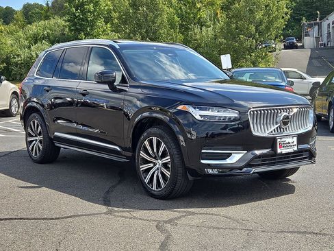 Used 2025 Volvo XC90 B5 Core image 4