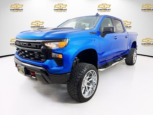 Used 2024 Chevrolet Silverado 1500 Custom Trail Boss w/ LPO, Dark Essentials Package AWD/4WD image 3