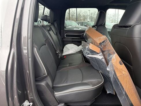 New 2026 RAM 2500 Laramie AWD/4WD image 9