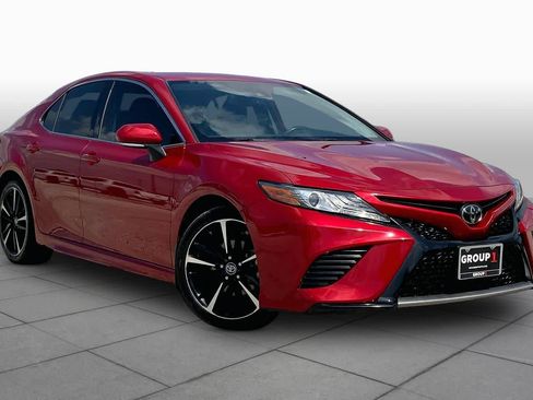 Used 2019 Toyota Camry XSE FWD image 3