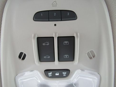 Used 2023 Buick Encore GX Essence w/ Experience Buick Package FWD image 31