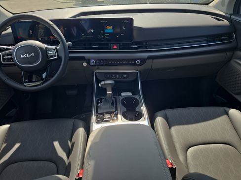 New 2026 Kia Carnival EX FWD image 13