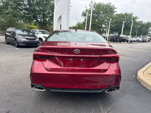 Used 2019 Toyota Avalon XLE w/ Moonroof Package FWD image 4