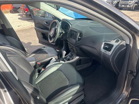 Used 2017 Jeep Compass Latitude w/ Popular Equipment Group image 18