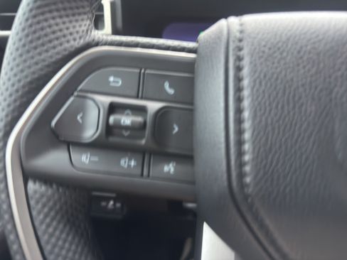 Used 2025 Toyota Tacoma Limited AWD/4WD image 27