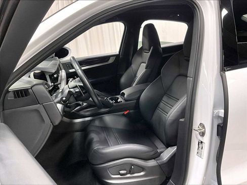 Used 2024 Porsche Cayenne S image 8