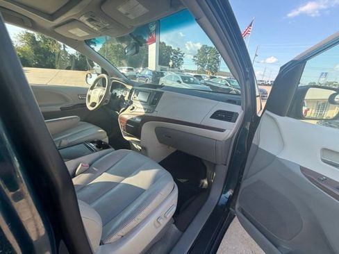 Used 2012 Toyota Sienna XLE FWD image 19