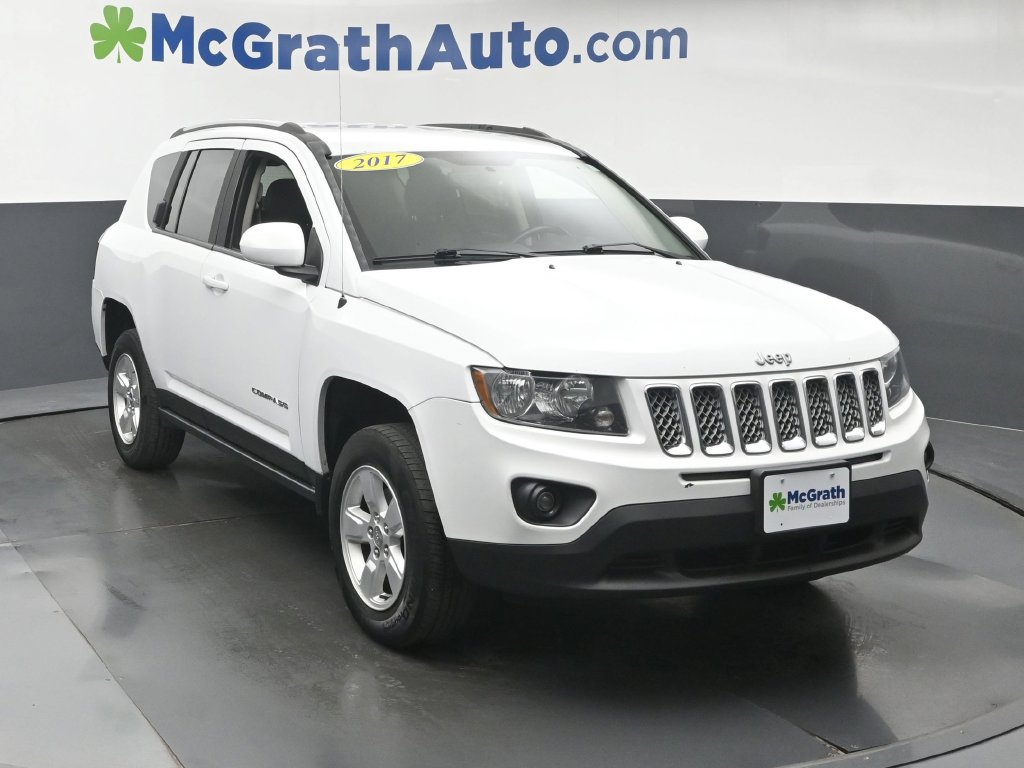 Used 2017 Jeep Compass Latitude FWD image 2