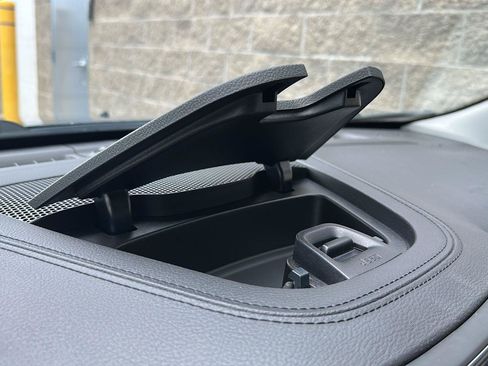 Used 2019 Jeep Cherokee Limited AWD/4WD image 42