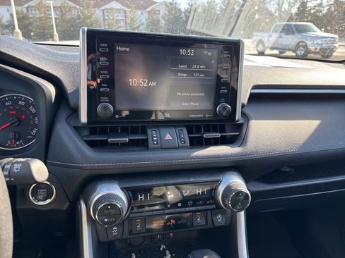 Used 2021 Toyota RAV4 XLE Premium image 8