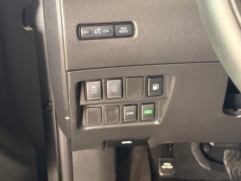 Used 2018 Nissan Rogue S FWD image 12