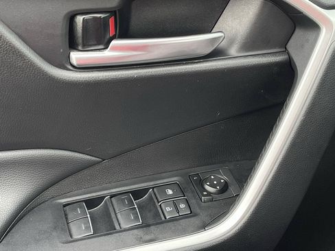 Used 2025 Toyota RAV4 XLE AWD/4WD image 21